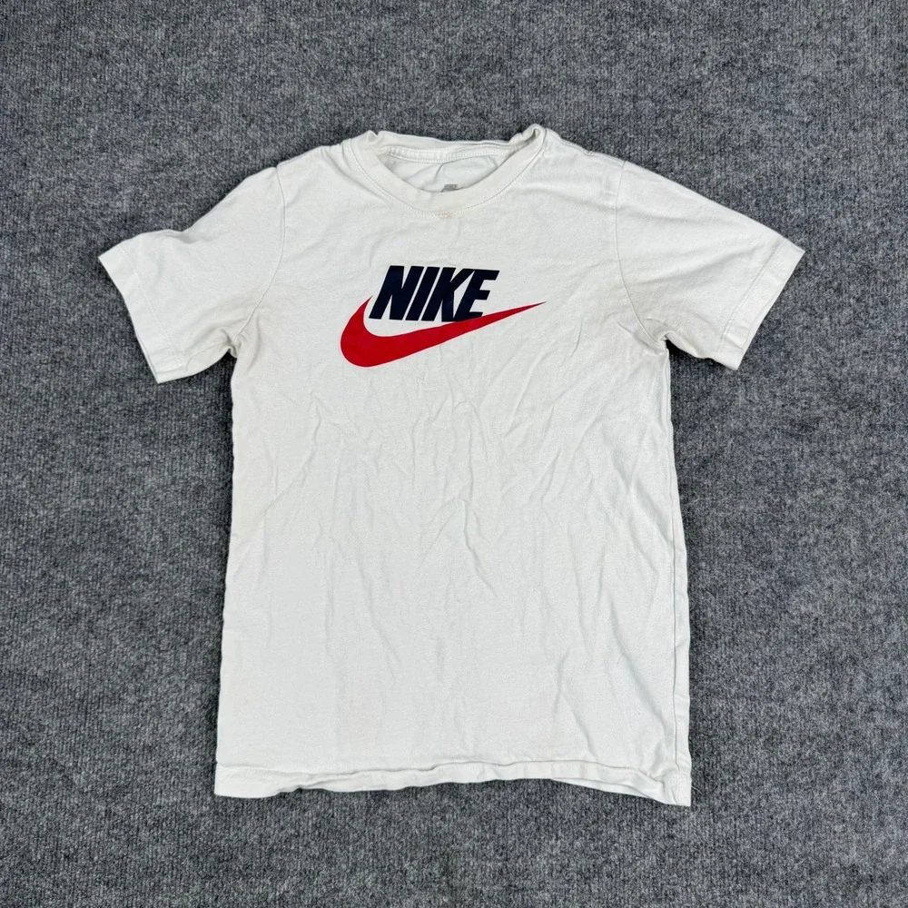 Nike T-Shirt Boys Size L White Graphic Logo Classic Fit Short Sleeve AR5252-107